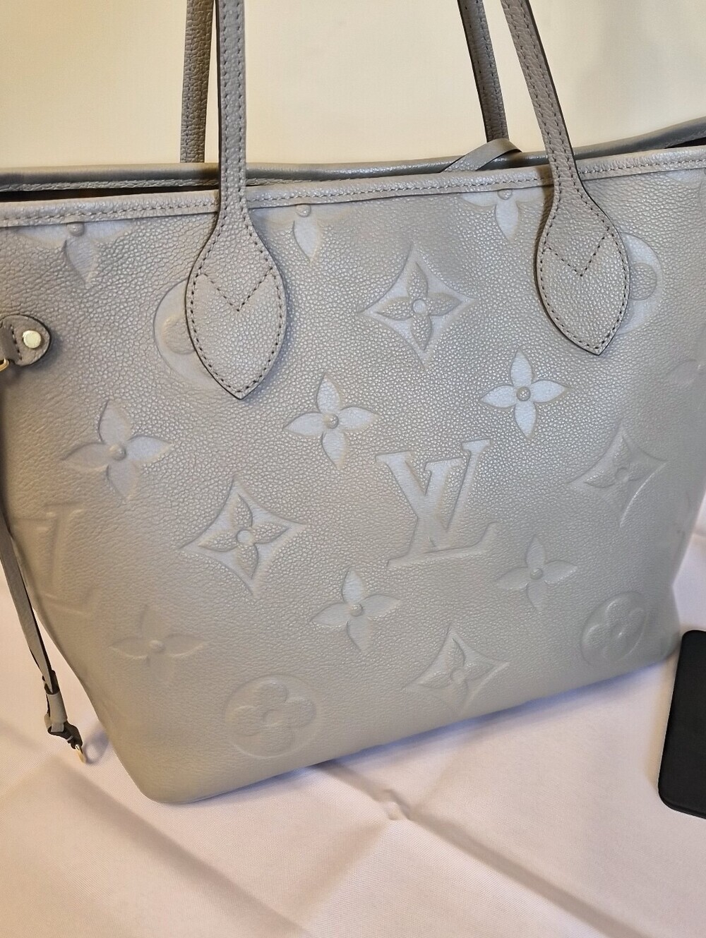 Louis Vuitton Neverfull MM Empreinte Turtle Dove Microchipped